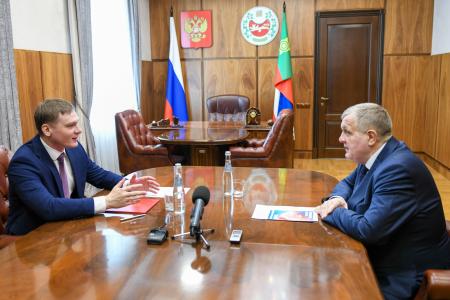 Хакасию посетил депутат Госдумы Николай Коломейцев