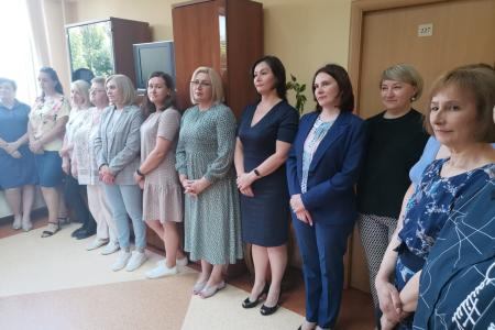 Руководитель фракции КПРФ в Московской областной Думе Александр Наумов вручил награды социальным работникам в Домодедове