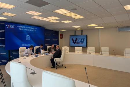 Заместитель Председателя Московской областной Думы, руководитель фракции КПРФ Александр Наумов подал документы для участия в выборах на должность губернатора Московской области