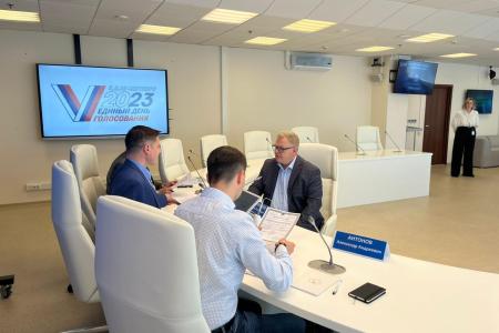 Заместитель Председателя Московской областной Думы, руководитель фракции КПРФ Александр Наумов подал документы для участия в выборах на должность губернатора Московской области