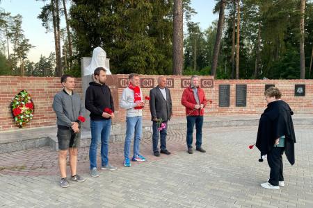 Подмосковные коммунисты почтили память о погибших воинах в День памяти и скорби