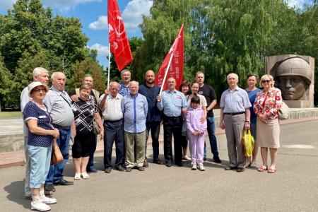 Подмосковные коммунисты почтили память о погибших воинах в День памяти и скорби