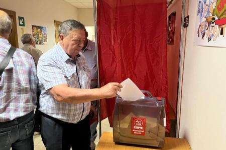 Подмосковные коммунисты выдвинули кандидатом в Губернаторы Московской области зампреда Мособлдумы, руководителя фракции КПРФ Александра Наумова