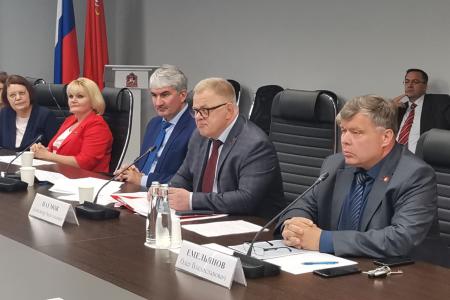 В Мособлдуме по инициативе фракции КПРФ состоялось расширенное совещание по вопросу о предоставлении социальных льгот медицинским работникам
