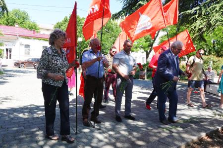 Коммунисты Севастополя отметили День русского языка