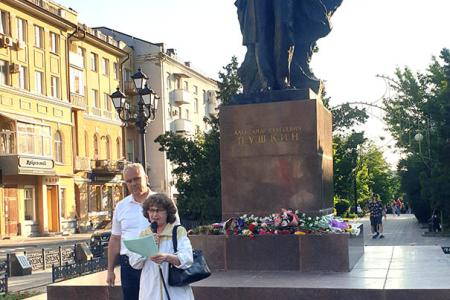 "Тысячелетиями накапливаются и вечно живут в слове несметные сокровища человеческой мысли и опыта". День Русского языка в Ростове-на-Дону