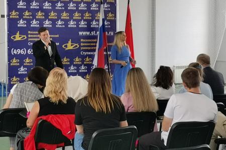 Руководитель фракции КПРФ в Мособлдуме Александр Наумов: Мы должны воспитывать граждан, творцов и патриотов нашей Родины!