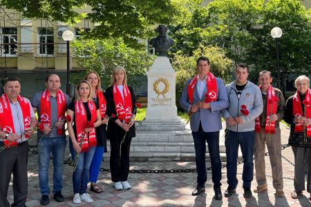 Тульские коммунисты отремонтировали памятник А.С. Пушкину в городе Липки