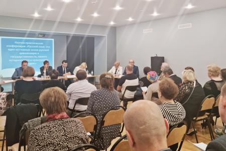 Олег Лебедев выступил в Твери на научно-практической конференции, посвященной русскому языку