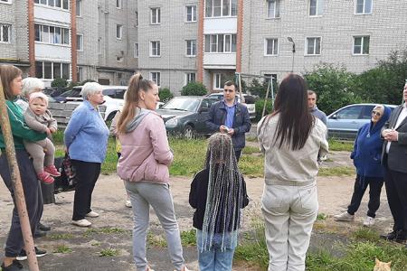 Рабочий день лидера ивановских коммунистов Александра Бойкова в Фурмановском районе