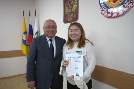 Депутаты-коммунисты Калмыкии вручили именные стипендии студентам КФ МГГЭУ