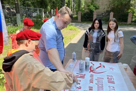 Тульский обком КПРФ продолжает патриотические мероприятия для школьников, посвященные истории Знамени Победы