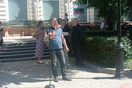 Астраханские коммунисты достойно отмечают День русского языка