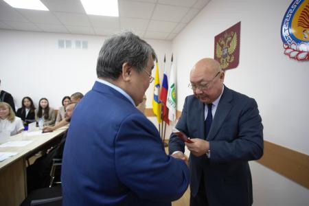 Депутаты-коммунисты Калмыкии вручили именные стипендии студентам КФ МГГЭУ