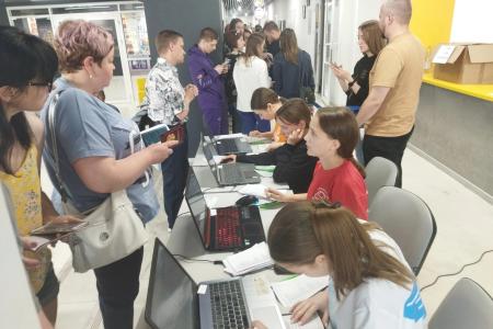 Белгород: комсомольцы помогают жителям Шебекино в пунктах временного размещения