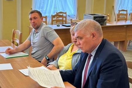 Лидер омских коммунистов Андрей Алехин подал документы в облизбирком для участия в выборах губернатора
