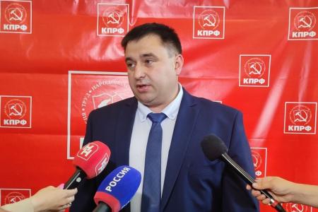 Отчетно-выборная конференция Новосибирского обкома КПРФ выдвинула Романа Яковлева кандидатом в губернаторы региона