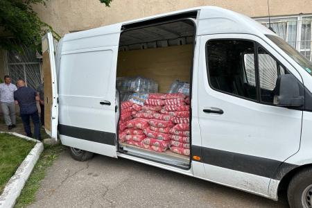 Коммунисты Херсонской области помогают жителям, пострадавшим в результате обстрела села Рыково Генического района