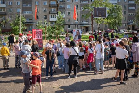 Пермские коммунисты организовали детский праздник