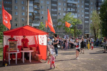Пермские коммунисты организовали детский праздник