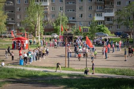 Пермские коммунисты организовали детский праздник