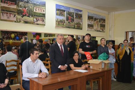 Республика Дагестан. Коммунисты пришли с подарками в Центр детского творчества в Махачкале