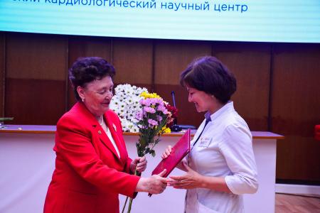 Тюменская область. Депутат-коммунист Тамара Казанцева поздравила медицинских работников