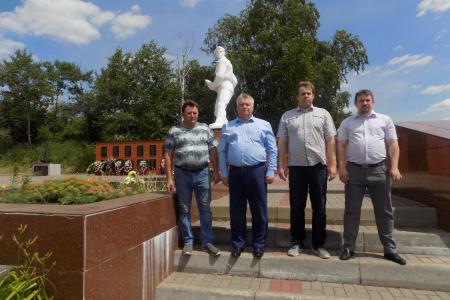 Воронежская область. Коммунисты возложили цветы к памятному знаку в честь Якова Доровских