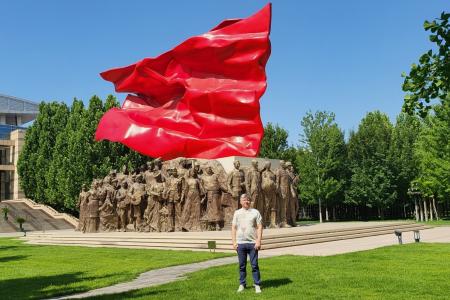 Делегация КПРФ почтила память Мао Цзэдуна и посетила партийную школу ЦК КПК