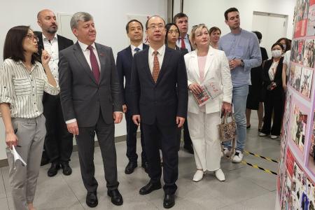 Д.Г. Новиков о посещении “Жэньминь жибао”: “Издание ЦК КПК работает мощно и творчески”