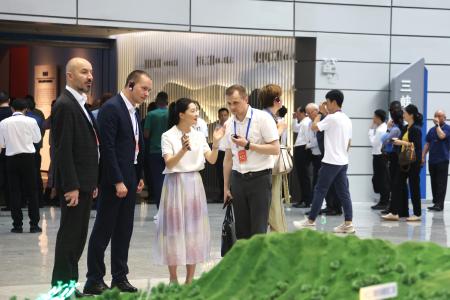 Делегация КПРФ во главе с Д.Г. Новиковым приняла участие в международной конференции в Ухане по вопросам современной истории КПК