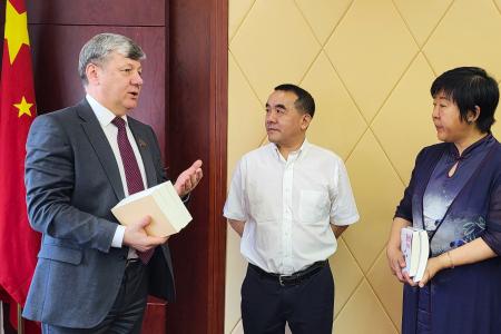 Дмитрий Новиков и директор Академии марксизма Синь Сянян обсудили результаты и планы совместной работы