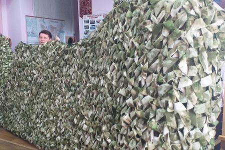 Свердловские коммунисты организовали волонтерскую группу по созданию маскировочных сетей для участников СВО