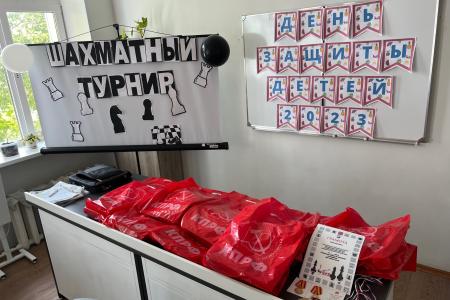 Первый секретарь Тульского обкома партии Алексей Лебедев поздравил юных шахматистов в День защиты детей