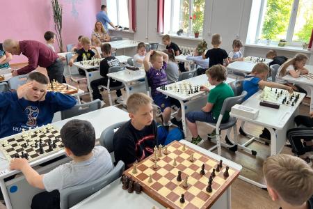 Первый секретарь Тульского обкома партии Алексей Лебедев поздравил юных шахматистов в День защиты детей