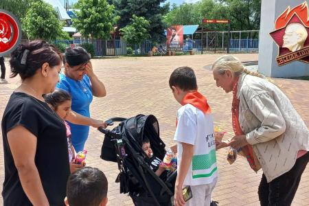 Коммунисты Карачаево-Черкесии достойно отметили Международный День защиты детей
