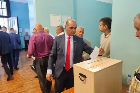 Отчетно-выборная конференция Новосибирского обкома КПРФ выдвинула Романа Яковлева кандидатом в губернаторы региона
