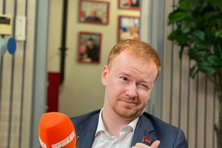 На радио «Комсомольская правда» состоялась «Партийная среда» с Денисом Парфеновым