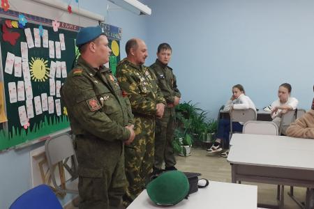 Тюменская область. Тобольские коммунисты, участники СВО, выступили перед школьниками