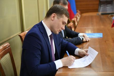 Валентин Коновалов подал документы на участие в выборах главы Хакасии