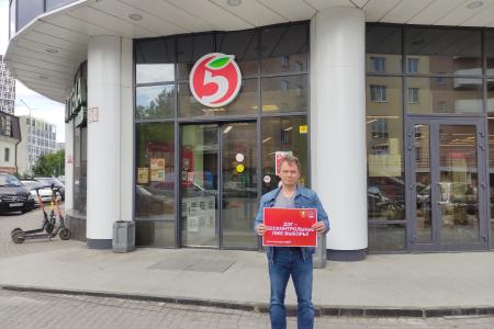 Свердловские комсомольцы провели серию одиночных пикетов против ДЭГ