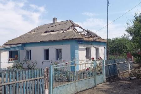 Коммунисты Херсонской области помогают жителям, пострадавшим в результате обстрела села Рыково Генического района