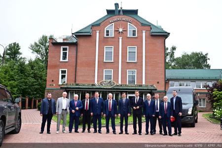 Делегация КПРФ во главе с Г.А. Зюгановым посетила ООО «Дубовицкое» Малоархангельского района Орловской области