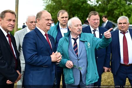 Делегация КПРФ во главе с Г.А. Зюгановым посетила ООО «Дубовицкое» Малоархангельского района Орловской области