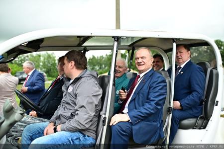 Делегация КПРФ во главе с Г.А. Зюгановым посетила ООО «Дубовицкое» Малоархангельского района Орловской области