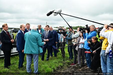 Делегация КПРФ во главе с Г.А. Зюгановым посетила ООО «Дубовицкое» Малоархангельского района Орловской области