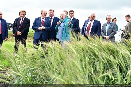 Делегация КПРФ во главе с Г.А. Зюгановым посетила ООО «Дубовицкое» Малоархангельского района Орловской области