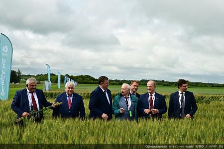 Делегация КПРФ во главе с Г.А. Зюгановым посетила ООО «Дубовицкое» Малоархангельского района Орловской области