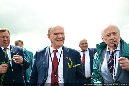 Делегация КПРФ во главе с Г.А. Зюгановым посетила ООО «Дубовицкое» Малоархангельского района Орловской области