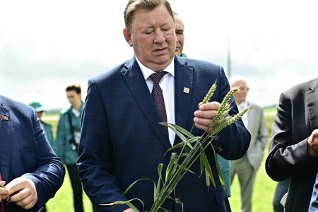 Делегация КПРФ во главе с Г.А. Зюгановым посетила ООО «Дубовицкое» Малоархангельского района Орловской области